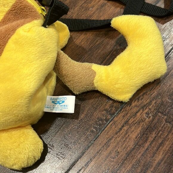 2010 Pikachu backpack 13 inch long cool bag for any Pokémon collector or lover - Picture 5 of 10